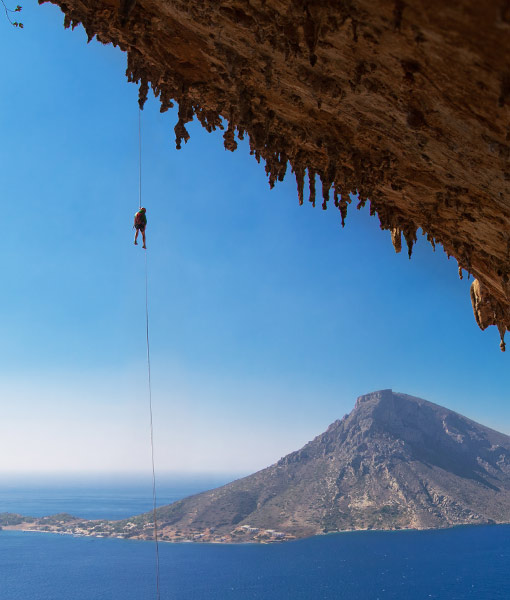 Dare to descend! Rappelling Lessons for Adventurous Travelers